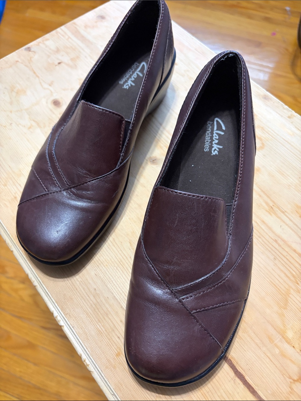 Clarks Women's brown Leather Slip-On Loafers size 7M
